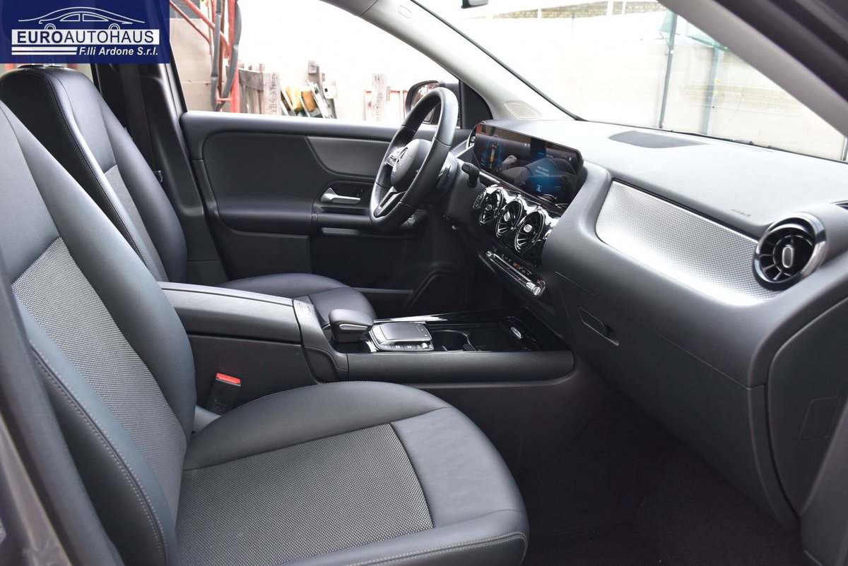Mercedes-Benz GLA SUV 200 d Business Extra auto (16)