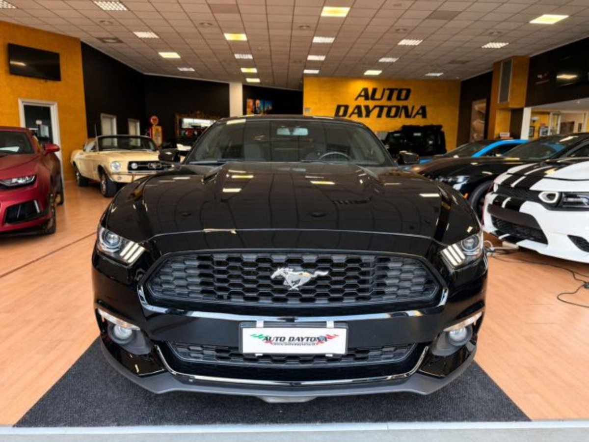 Ford Mustang Coupé Fastback 2.3 EcoBoost (3)