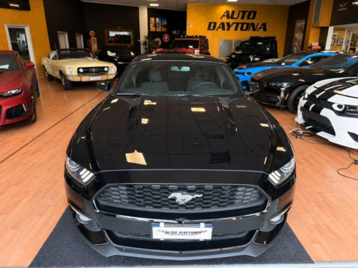 Ford Mustang Coupé Fastback 2.3 EcoBoost (4)
