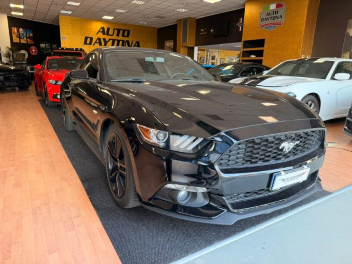 Ford Mustang Coupé Fastback 2.3 EcoBoost (5)