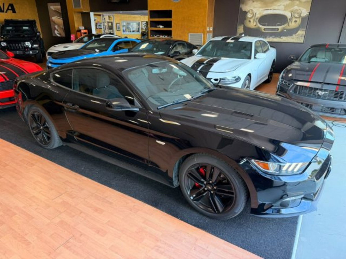 Ford Mustang Coupé Fastback 2.3 EcoBoost (6)