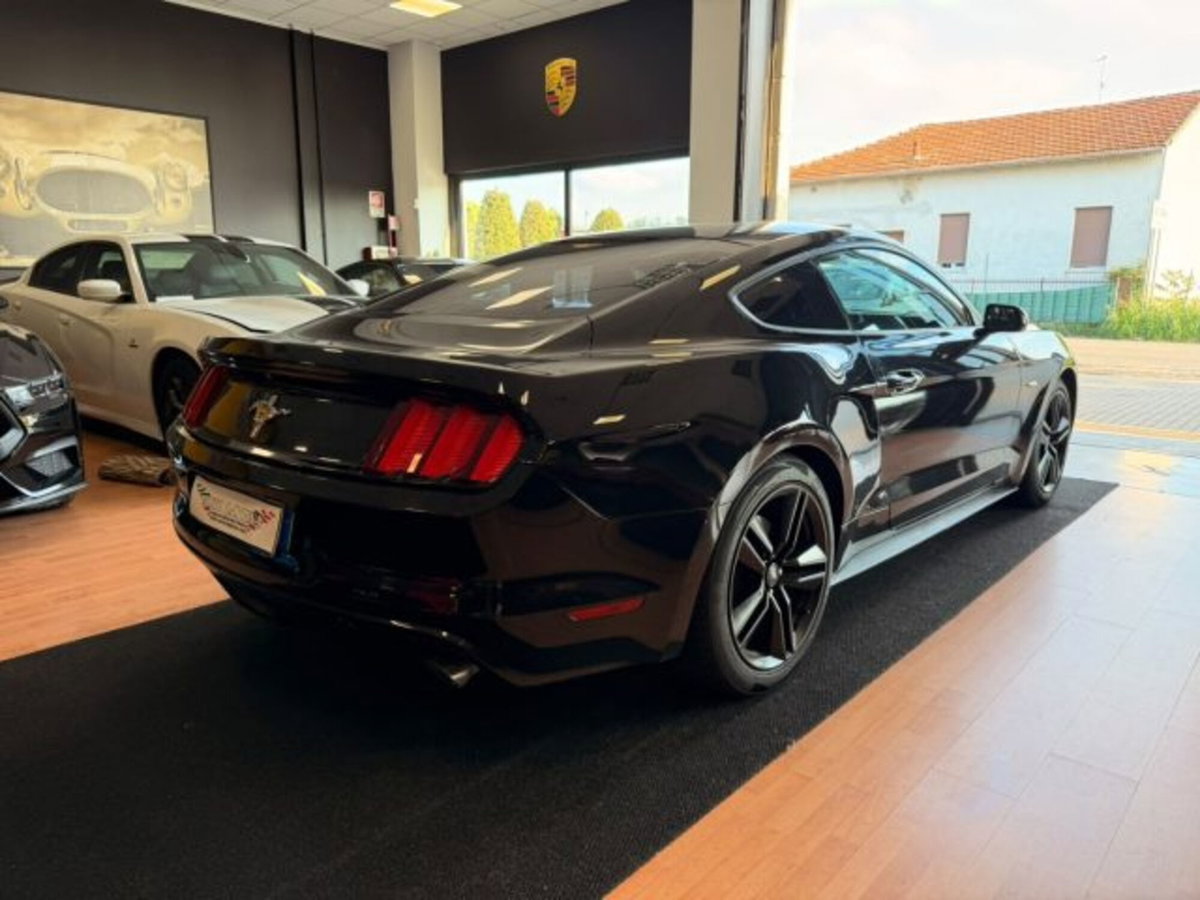 Ford Mustang Coupé Fastback 2.3 EcoBoost (7)