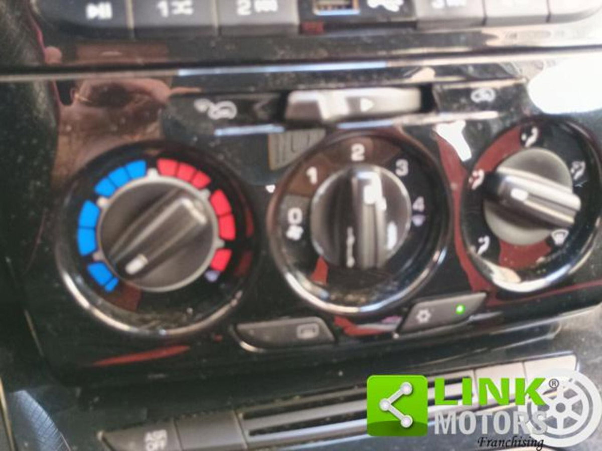 Lancia Ypsilon 1.2 69 CV 5 porte Platinum (15)
