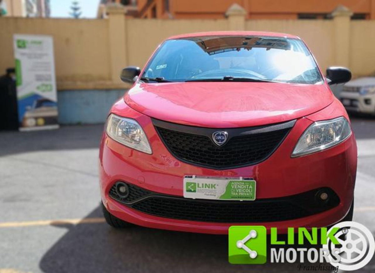 Lancia Ypsilon 1.2 69 CV 5 porte Platinum (3)