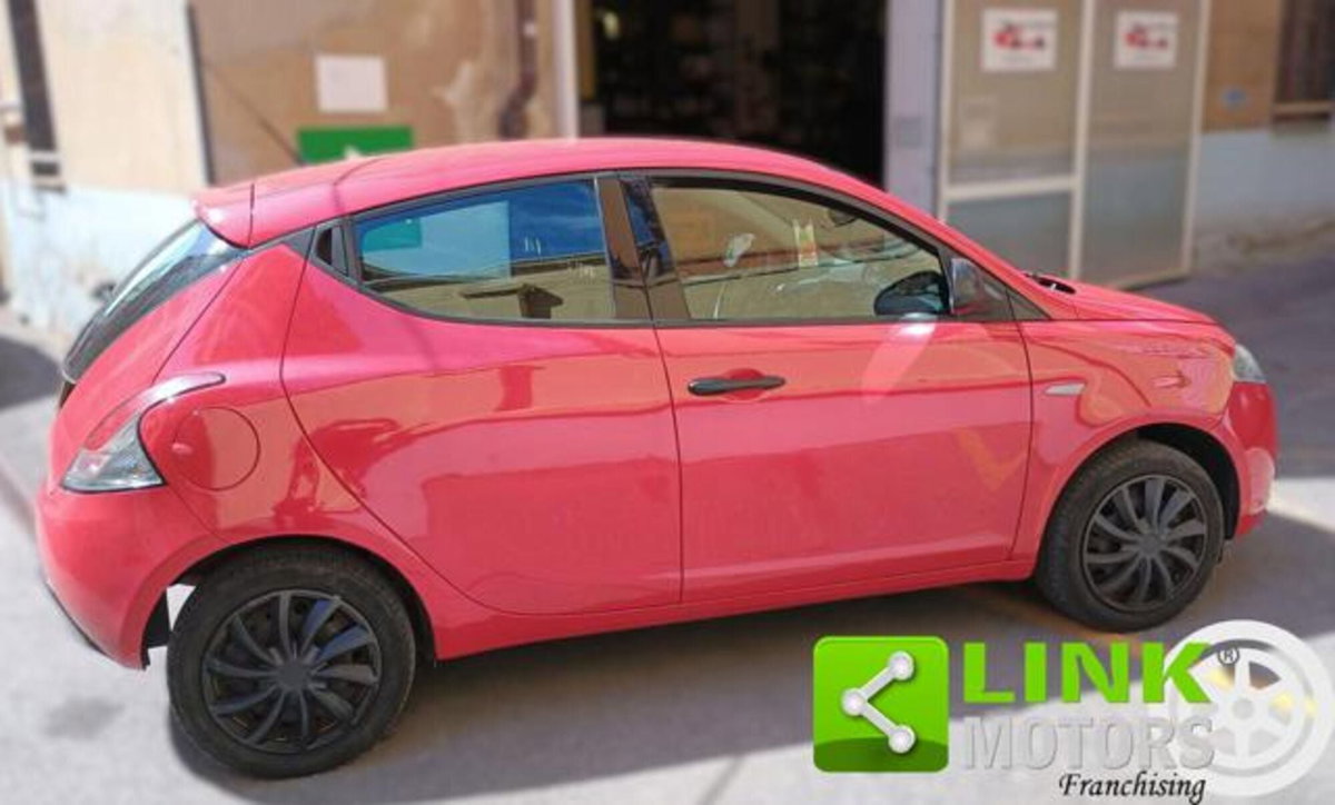 Lancia Ypsilon 1.2 69 CV 5 porte Platinum (4)