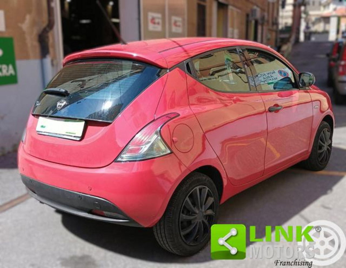 Lancia Ypsilon 1.2 69 CV 5 porte Platinum (8)