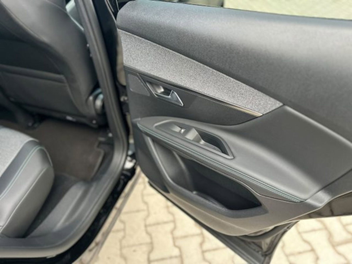 Peugeot 3008 BlueHDi 130 S&S EAT8 Allure Pack (19)