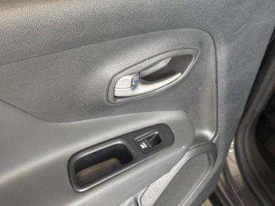 Jeep Renegade 1.3 T4 DDCT Limited (17)