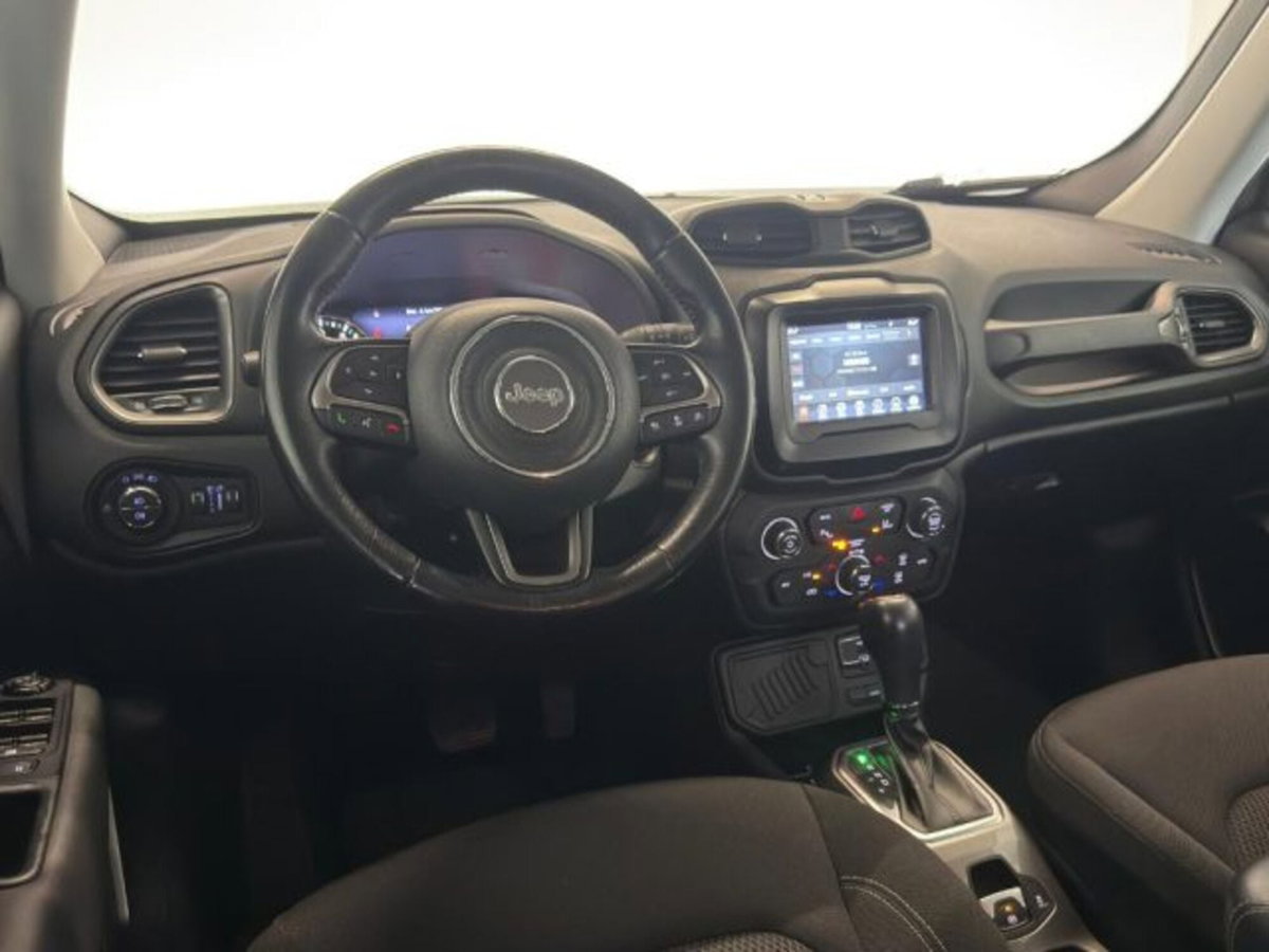Jeep Renegade 1.3 T4 DDCT Limited (8)