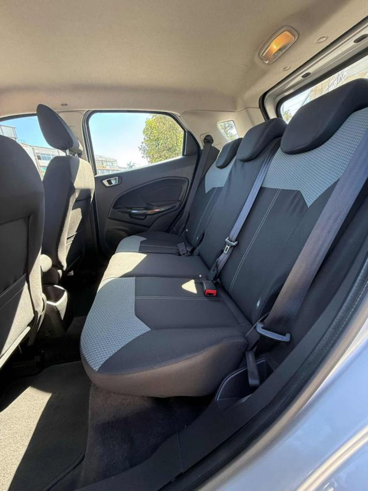 Ford EcoSport 1.5 TDCi 95 CV Titanium S (15)