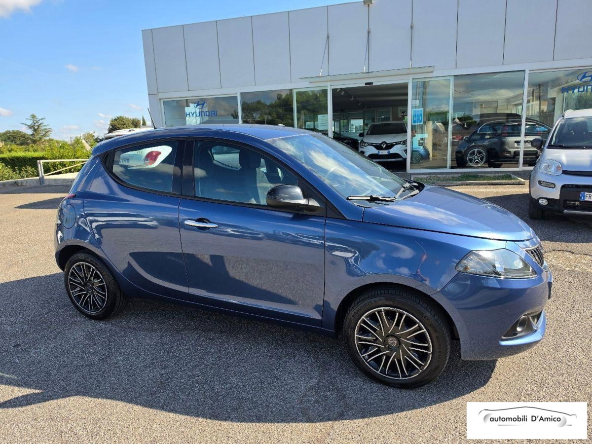 Lancia Ypsilon 1.0 FireFly 5 porte S&S Hybrid Gold Plus (2)
