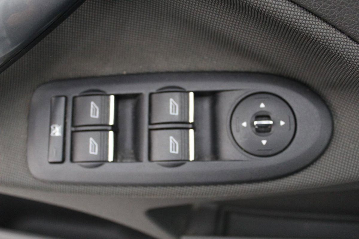 Ford Kuga 2.0 TDCi 136 CV 2WD Titanium DPF (18)