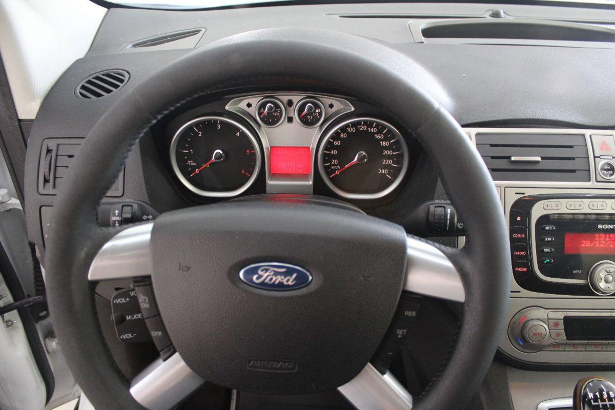 Ford Kuga 2.0 TDCi 136 CV 2WD Titanium DPF (9)