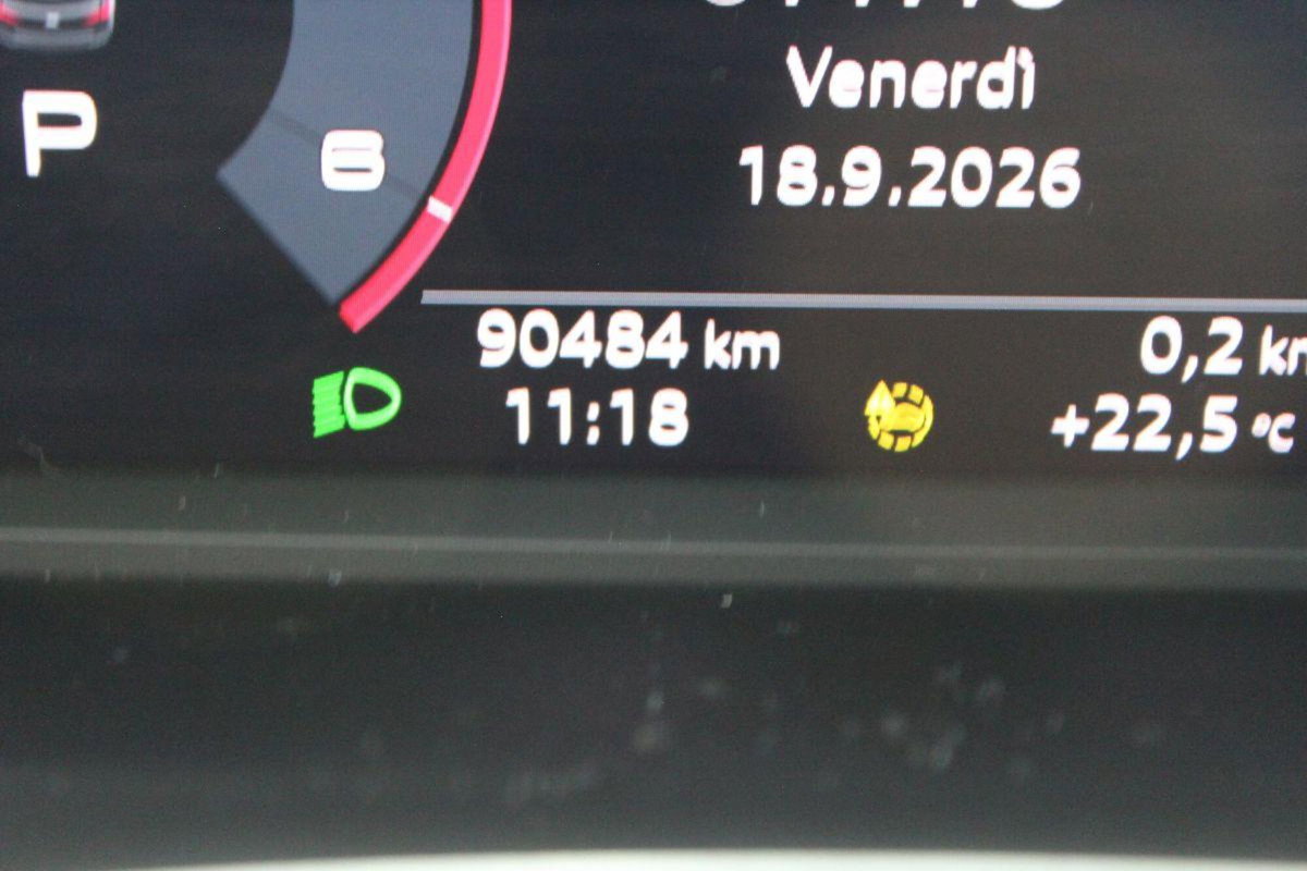 Audi Q3 35 TDI quattro S tronic Business (10)
