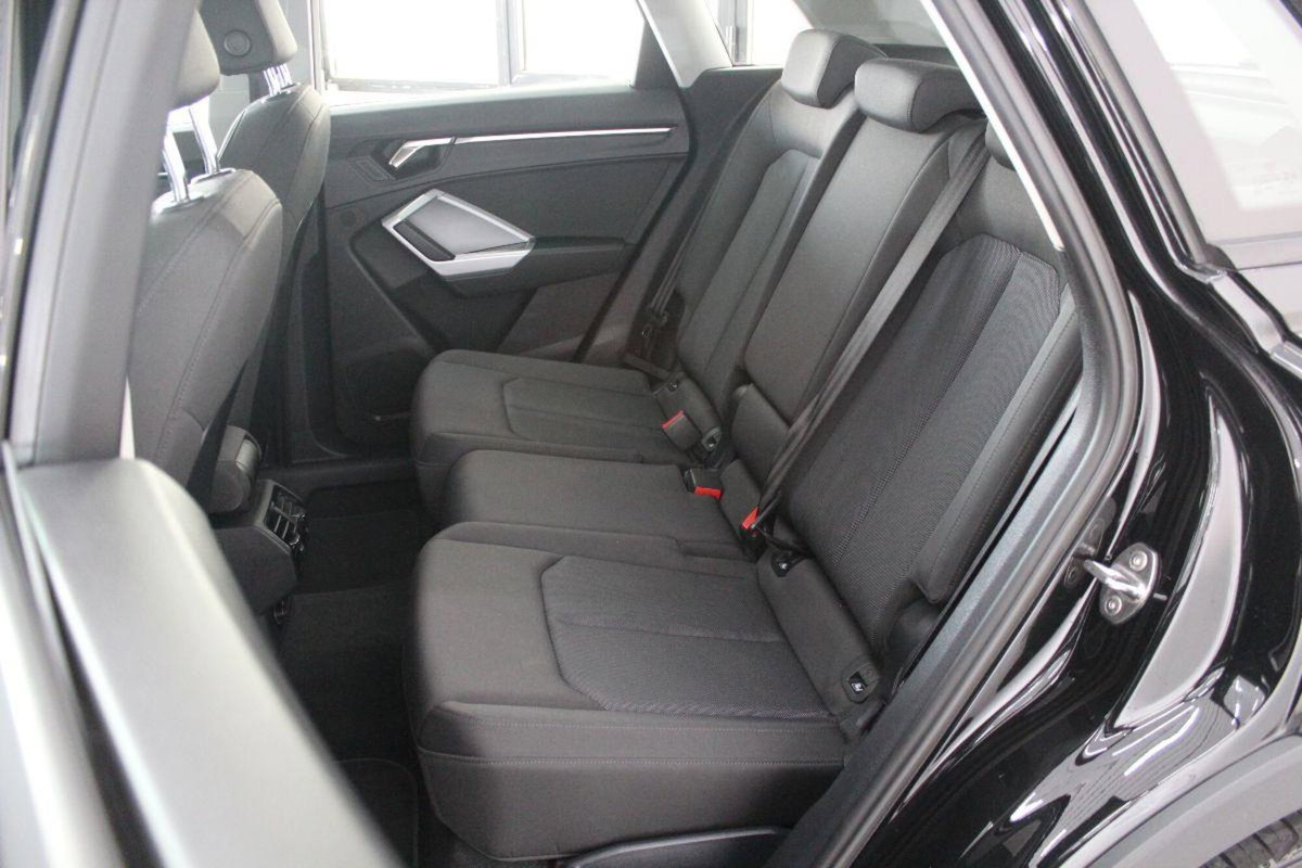 Audi Q3 35 TDI quattro S tronic Business (12)
