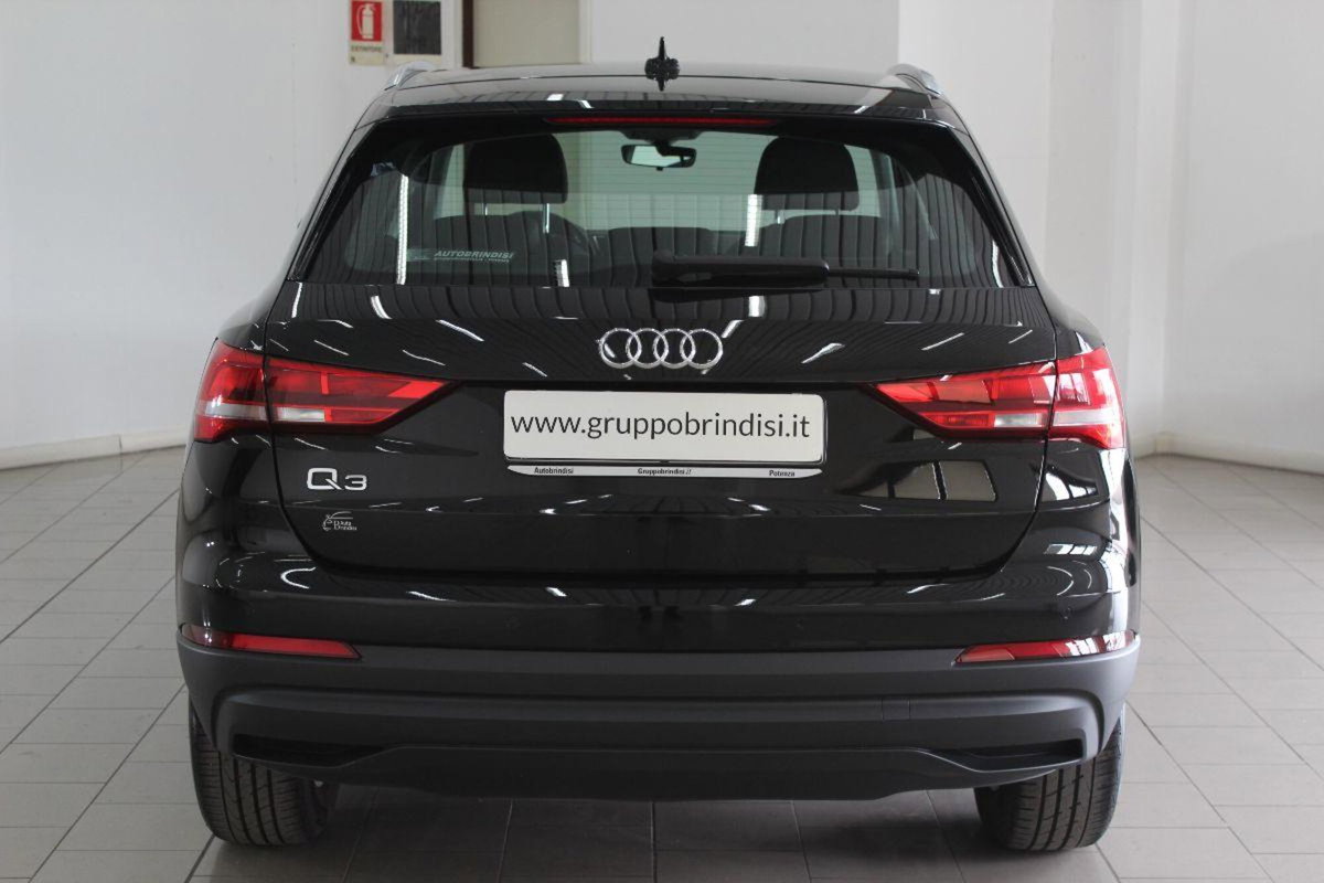 Audi Q3 35 TDI quattro S tronic Business (5)