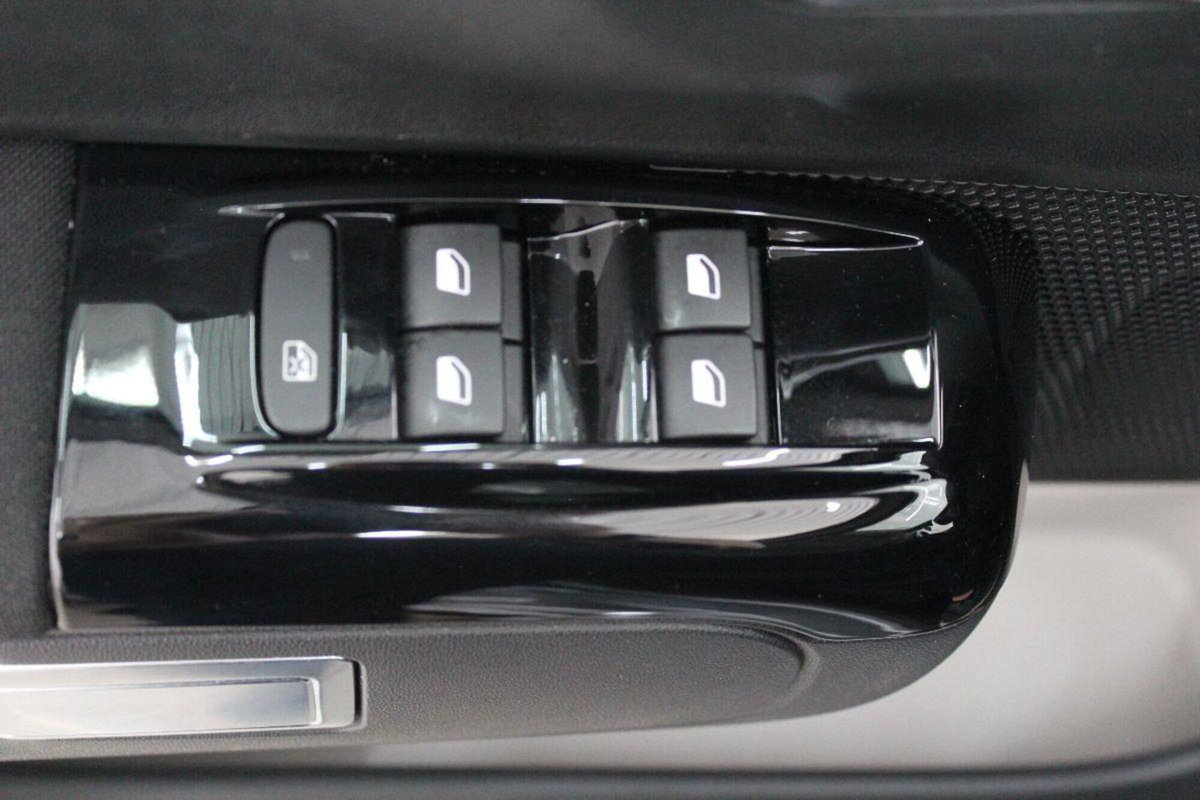 Citroen C3 PureTech 110 S&S EAT6 Shine (16)