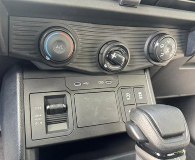 Toyota Hilux 2.8 d-4d 48V double cab Hilux auto (10)