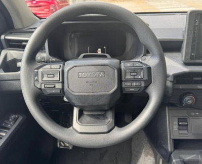 Toyota Hilux 2.8 d-4d 48V double cab Hilux auto (11)