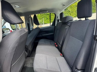 Toyota Hilux 2.8 d-4d 48V double cab Hilux auto (8)