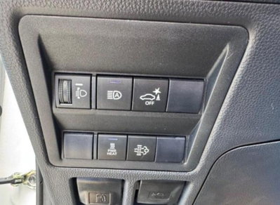 Toyota Hilux 2.8 d-4d 48V double cab Hilux auto (9)