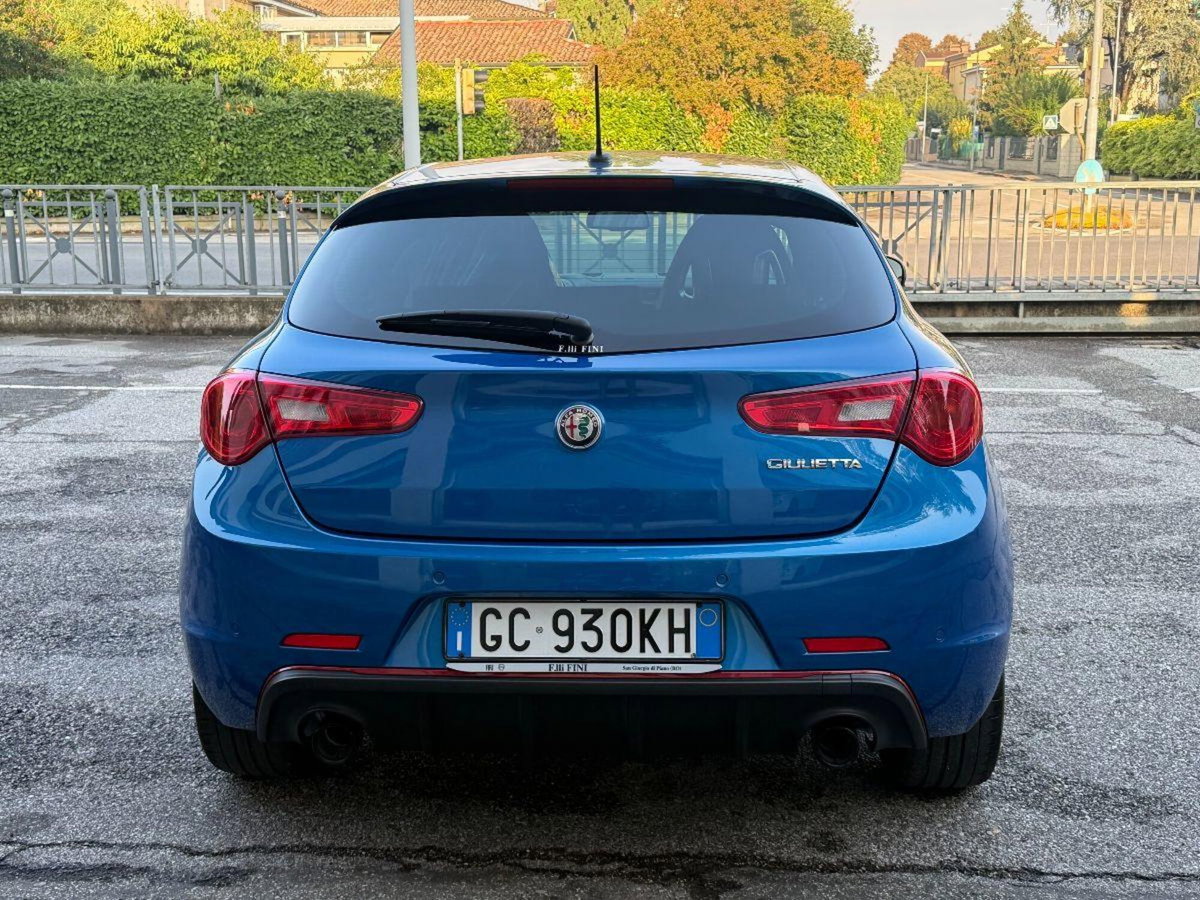 Alfa Romeo Giulietta 2.0 JTDm Veloce 170cv tct (5)