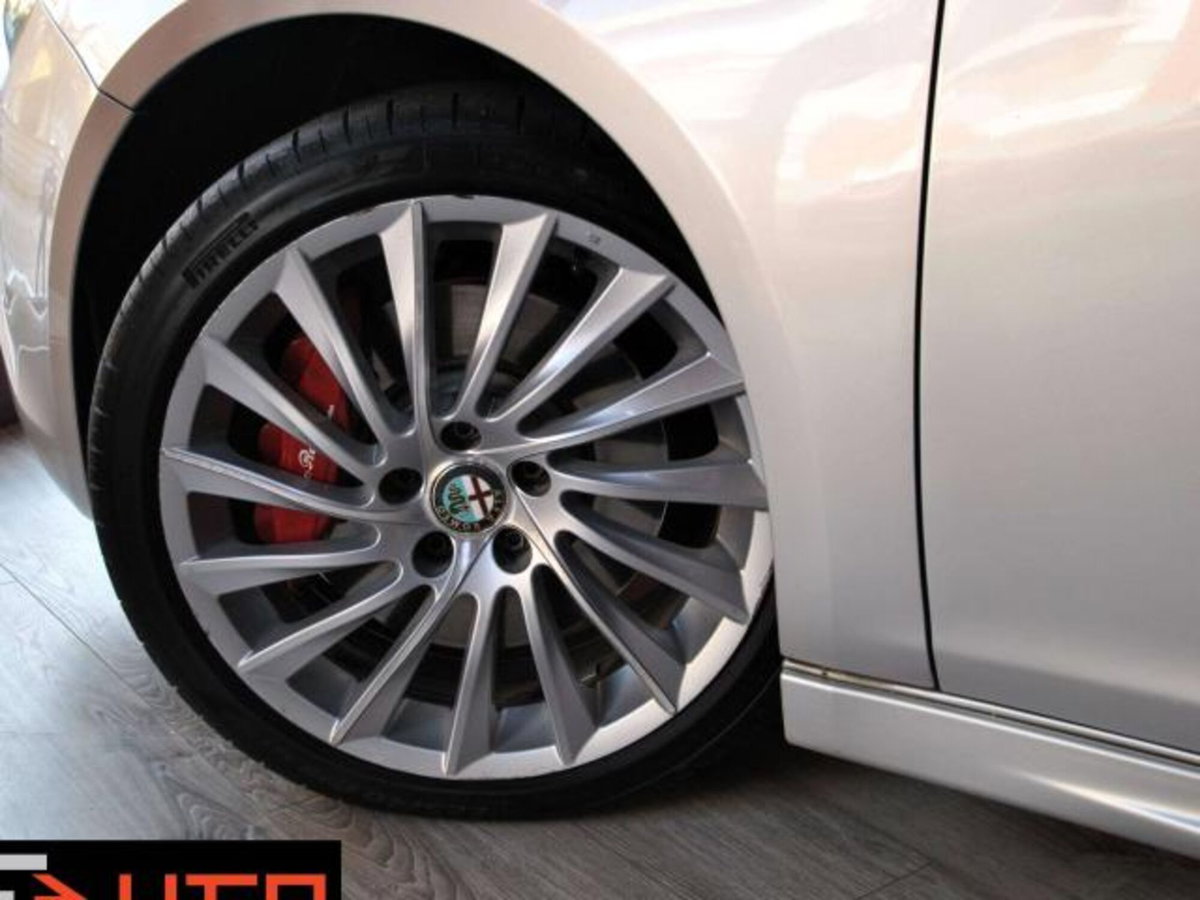 Alfa Romeo Giulietta 1750 tbi Quadrifoglio Verde 235cv (6)
