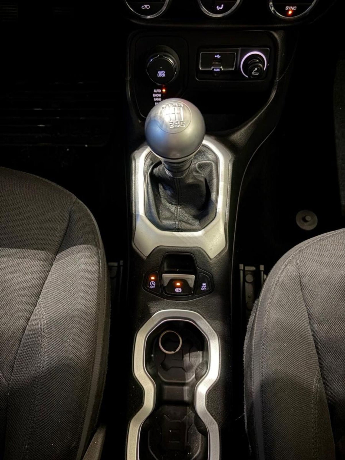 Jeep Renegade 2.0 Mjt 140CV 4WD Active Drive Limited (15)