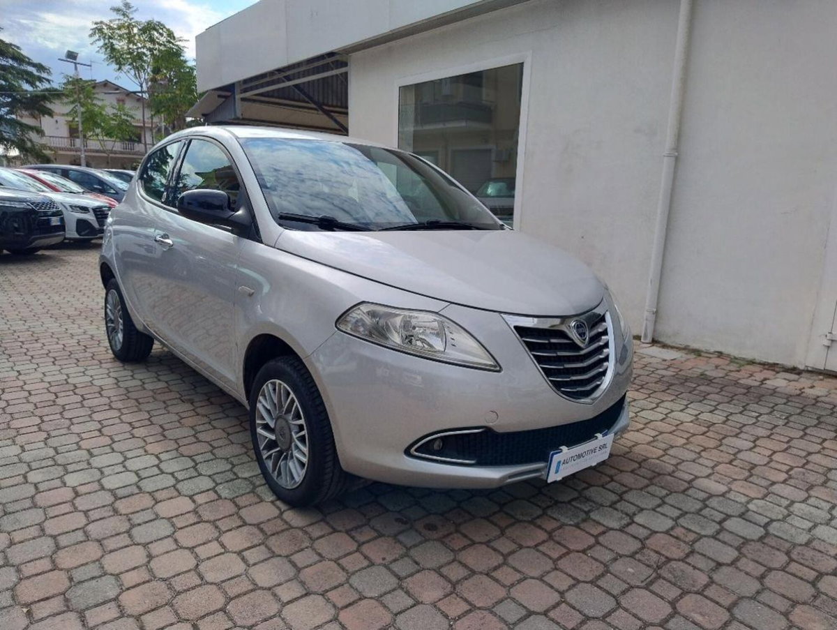 Lancia Ypsilon 0.9 TwinAir 85 CV 5 porte Metano Ecochic Gold