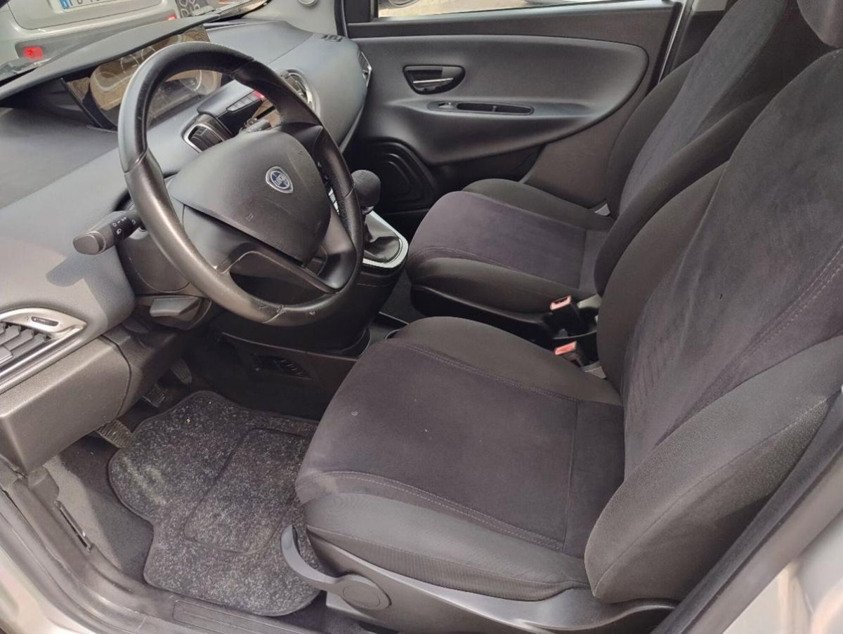 Lancia Ypsilon 0.9 TwinAir 85 CV 5 porte Metano Ecochic Gold (10)