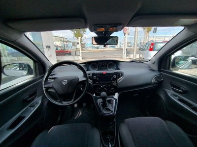 Lancia Ypsilon 0.9 TwinAir 85 CV 5 porte Metano Ecochic Gold (12)