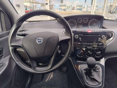 Lancia Ypsilon 0.9 TwinAir 85 CV 5 porte Metano Ecochic Gold (13)