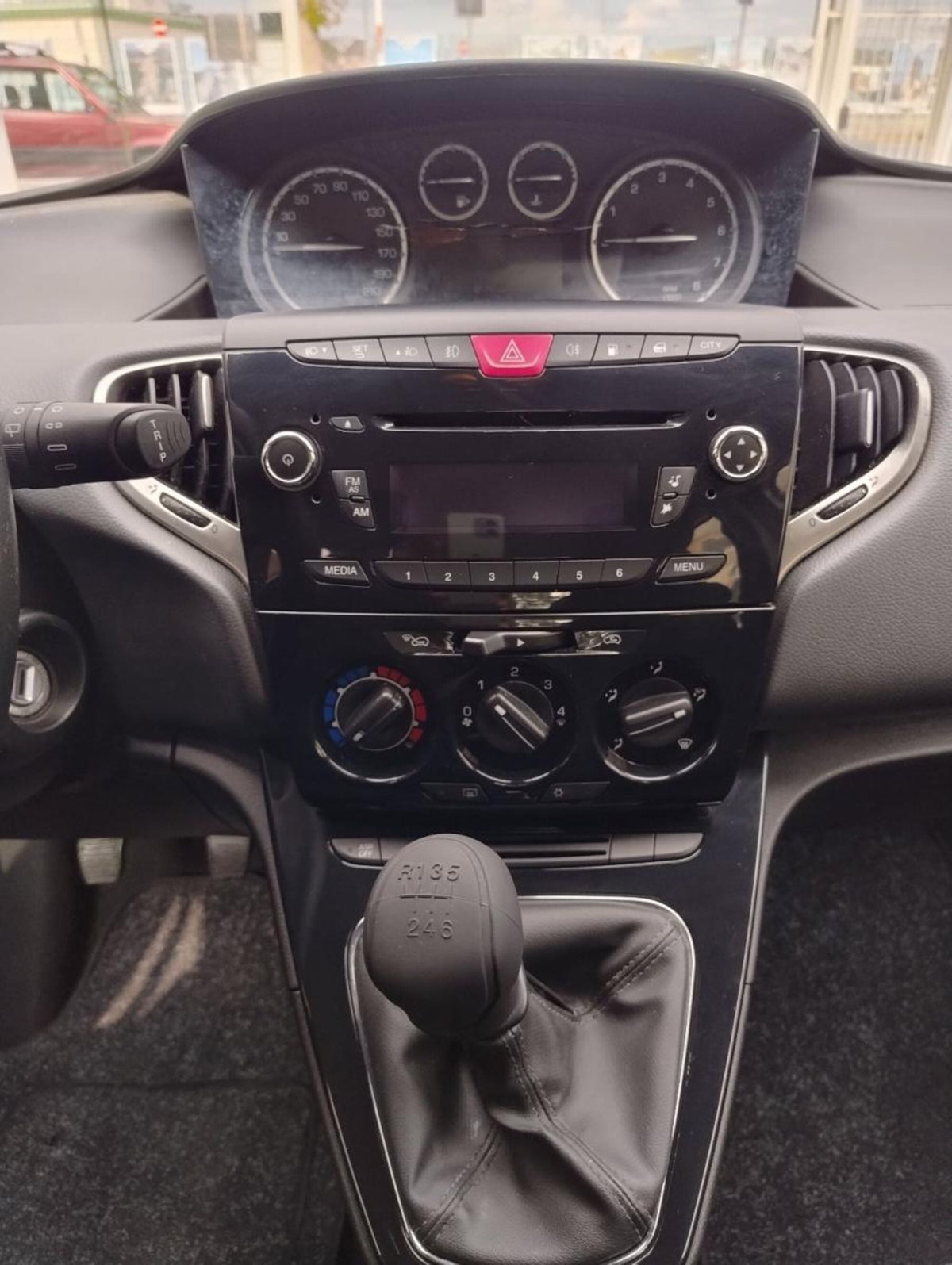 Lancia Ypsilon 0.9 TwinAir 85 CV 5 porte Metano Ecochic Gold (14)