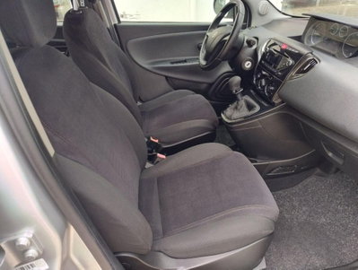 Lancia Ypsilon 0.9 TwinAir 85 CV 5 porte Metano Ecochic Gold (18)