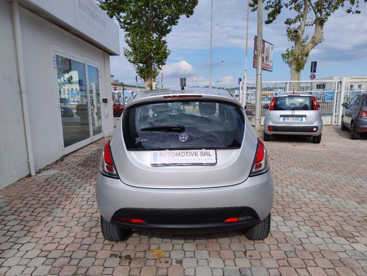 Lancia Ypsilon 0.9 TwinAir 85 CV 5 porte Metano Ecochic Gold (5)