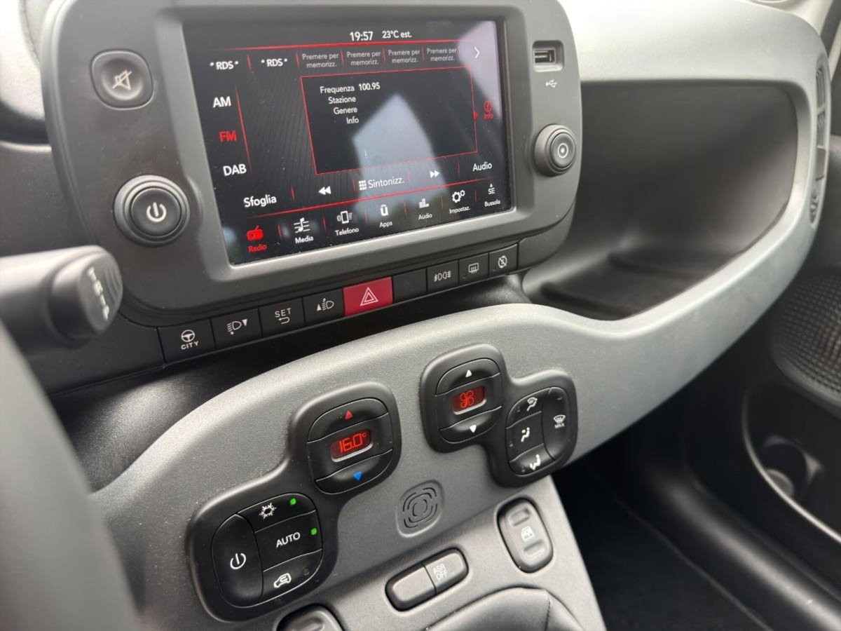 Fiat Panda 1.0 FireFly S&S Hybrid City Cross (9)