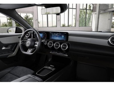 Mercedes-Benz Classe A Sedan 180 d AMG Line Premium Plus auto (8)