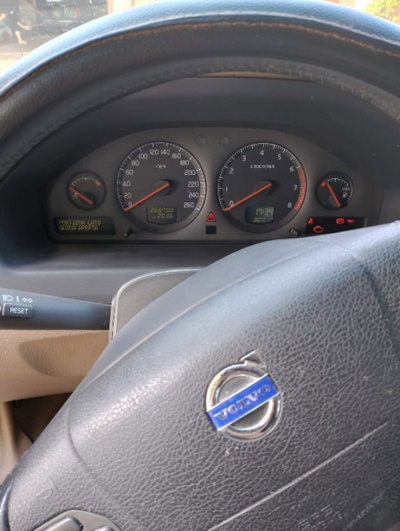 Volvo V70 2.4 D5 20V cat (8)
