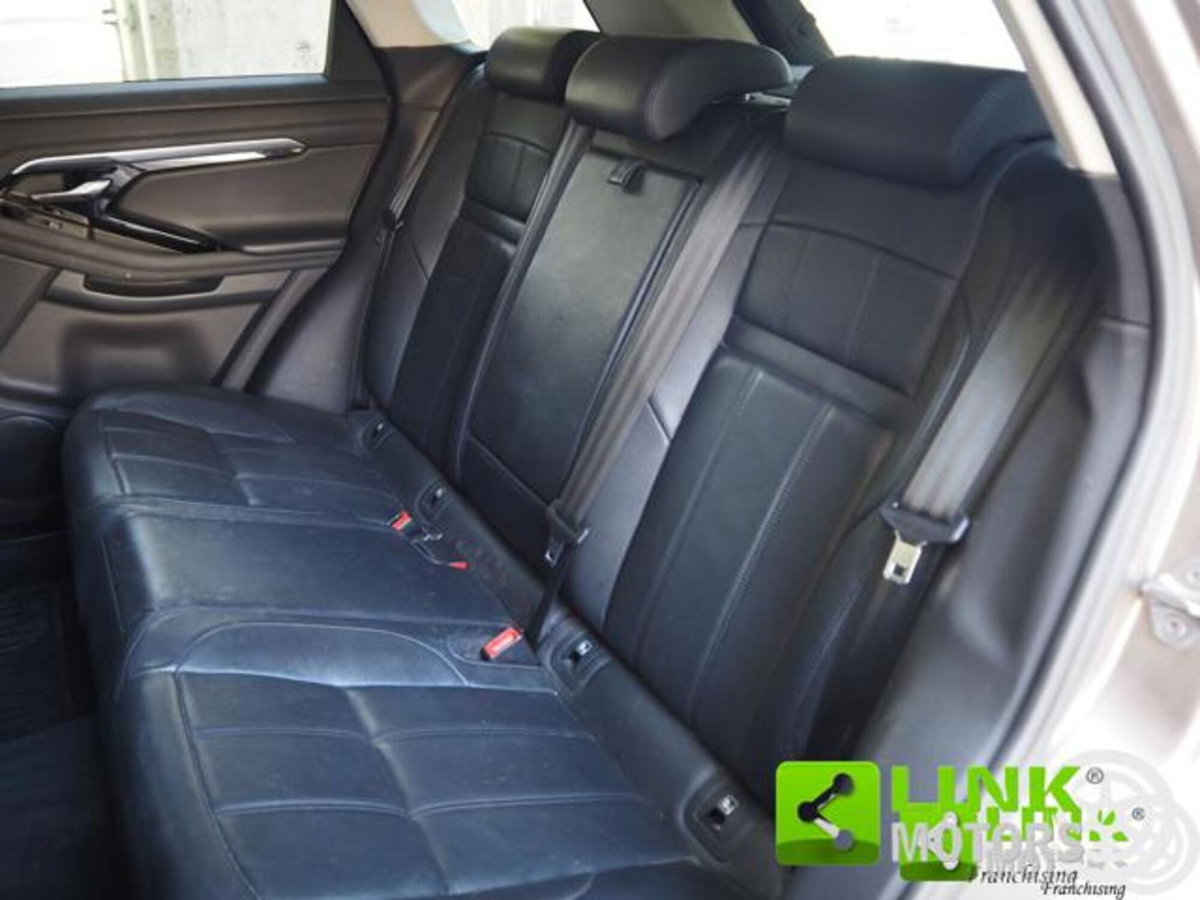 Land Rover Range Rover Evoque 2.0D I4 163CV AWD Auto R-Dynamic SE (6)