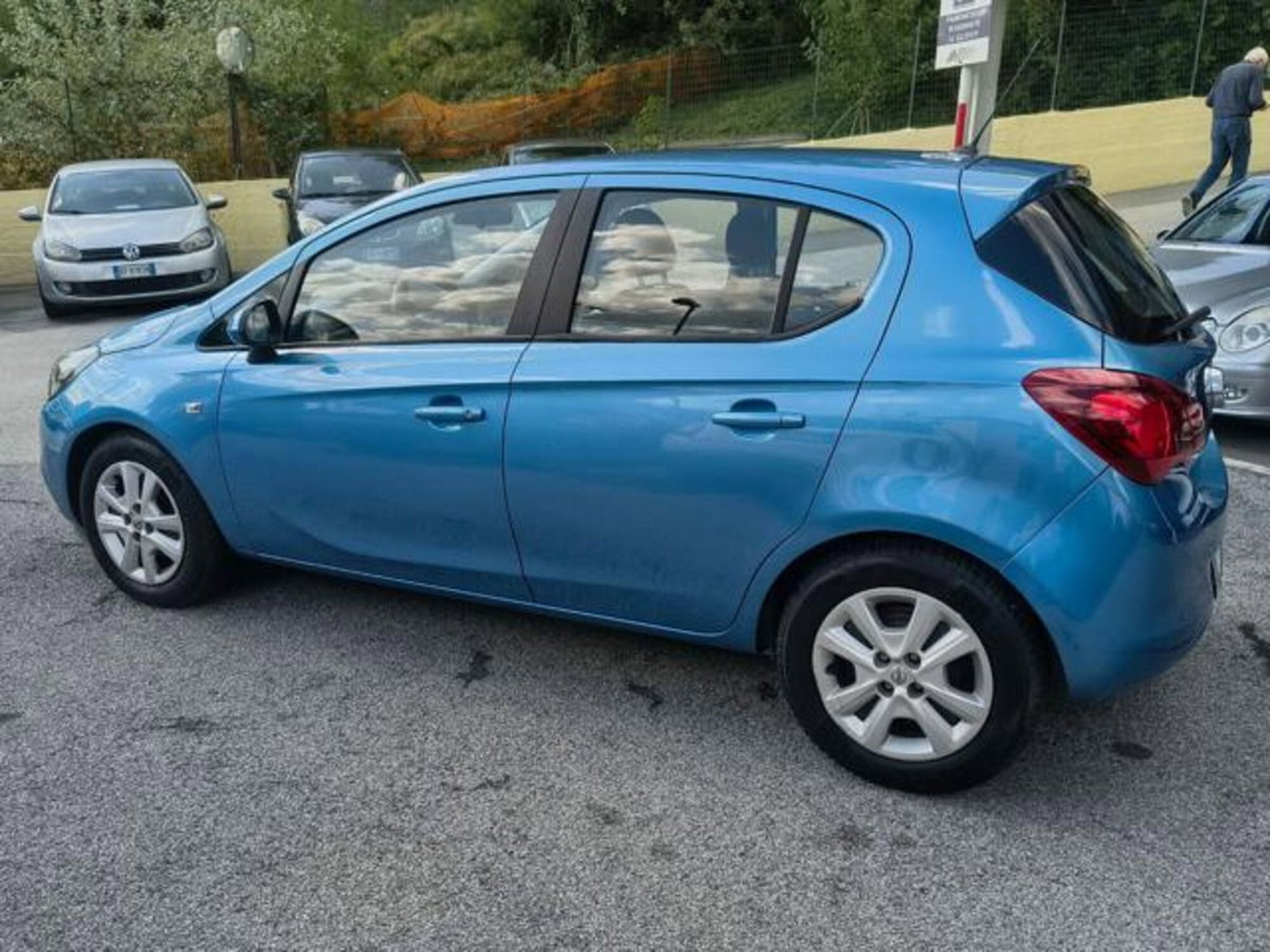 Opel Corsa 1.2 5 porte n-Joy (6)