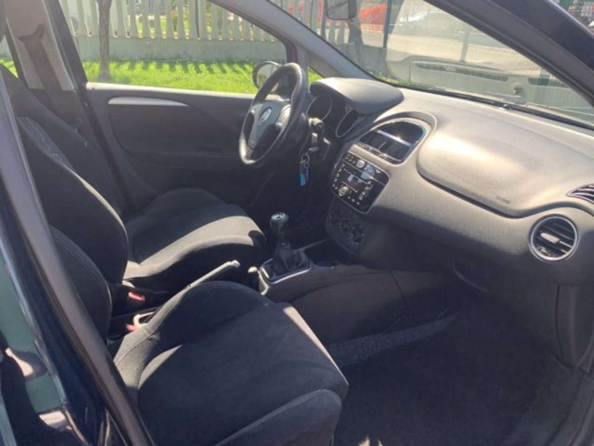 Fiat Punto 1.3 MJT II 75 CV 5 porte Lounge (9)