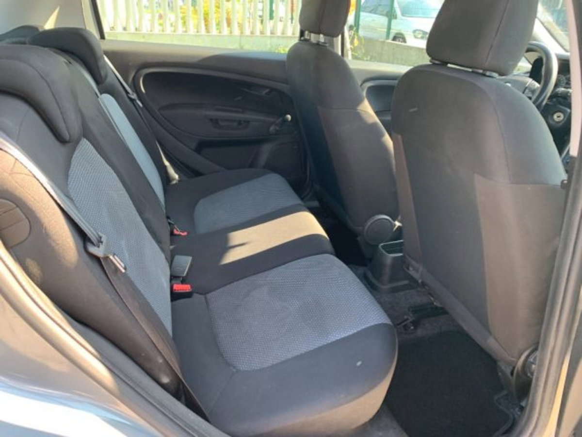 Fiat Punto 1.2 8V 5 porte Lounge (11)