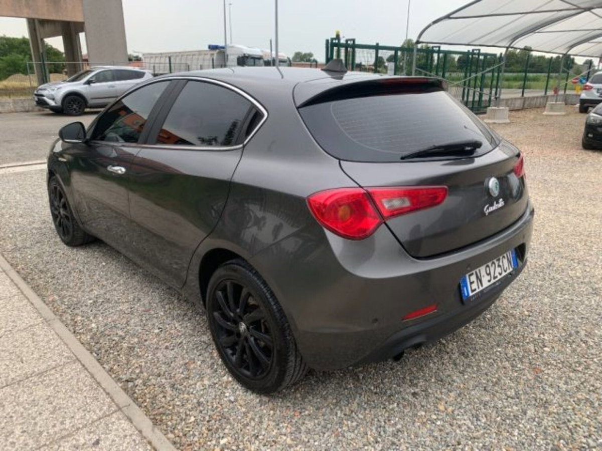 Alfa Romeo Giulietta 1.6 JTDm-2 Exclusive (7)