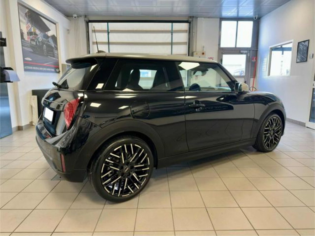 MINI Mini 3p 1.5 C Favoured auto (3)