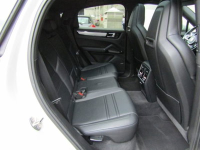 Porsche Cayenne Coupé 3.0 V6 E-Hybrid (14)