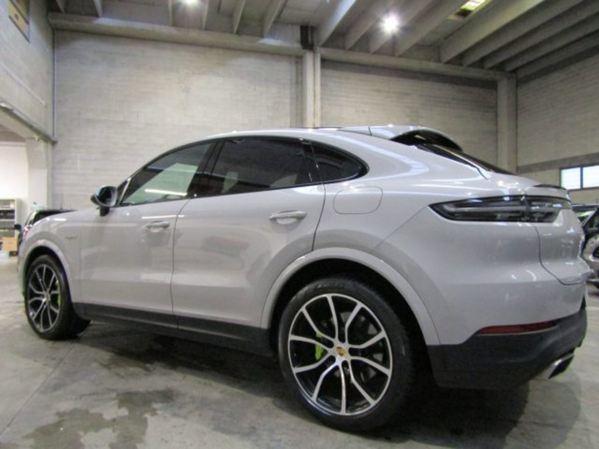 Porsche Cayenne Coupé 3.0 V6 E-Hybrid (6)