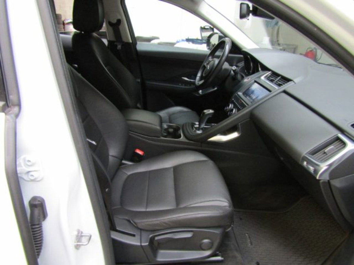 Jaguar E-Pace 2.0D 150 CV AWD aut. R-Dynamic (15)
