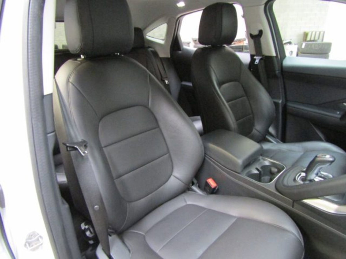Jaguar E-Pace 2.0D 150 CV AWD aut. R-Dynamic (18)