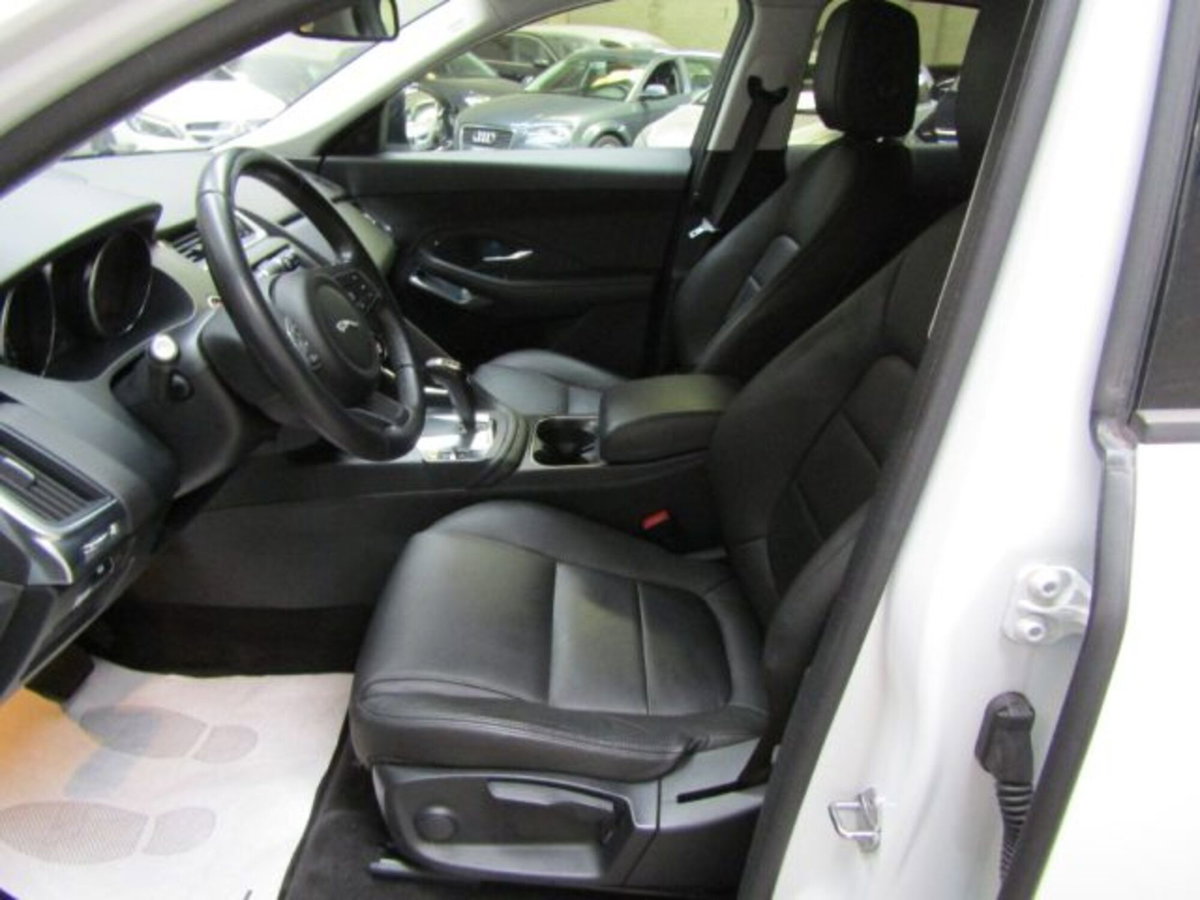 Jaguar E-Pace 2.0D 150 CV AWD aut. R-Dynamic (8)