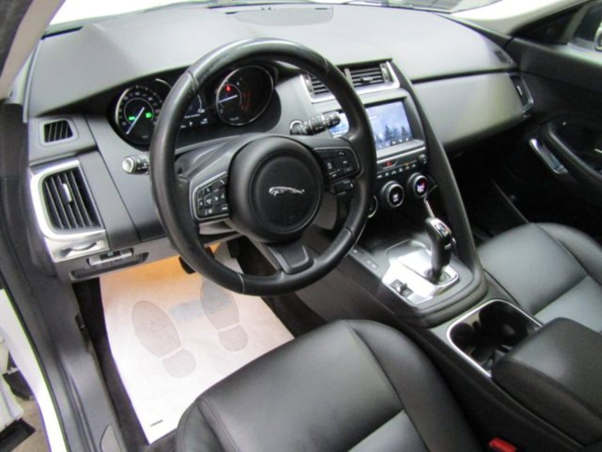 Jaguar E-Pace 2.0D 150 CV AWD aut. R-Dynamic (9)
